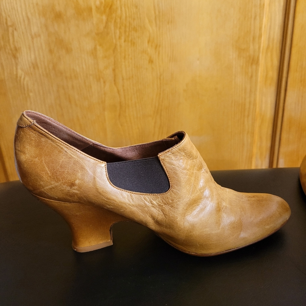 Shoes - Picture 5 of 10
